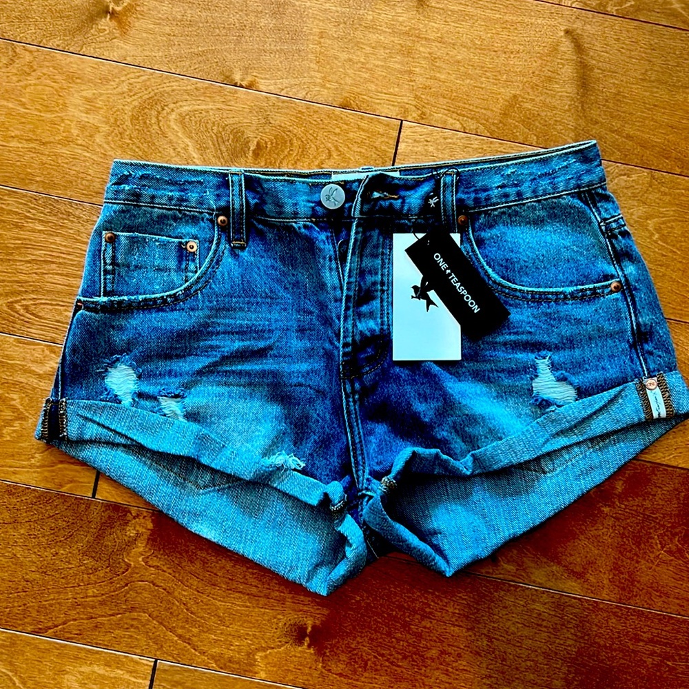 NEW One Teaspoon Hollywood Bandit Shorts, size 28.